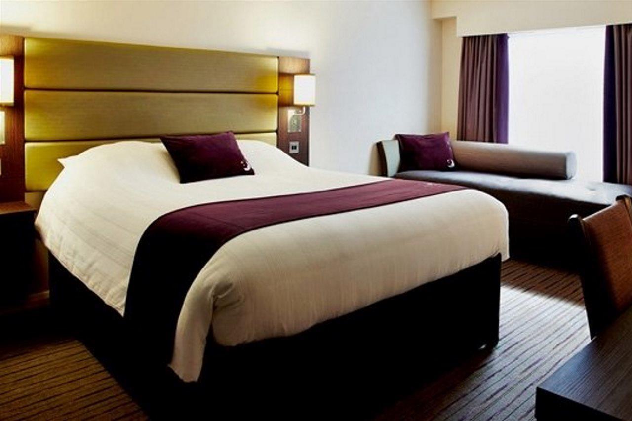 Premier Inn Chippenham Chippenham  Esterno foto